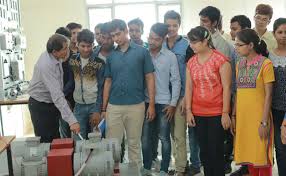 FASHION DESIGNING TECHNICIAN